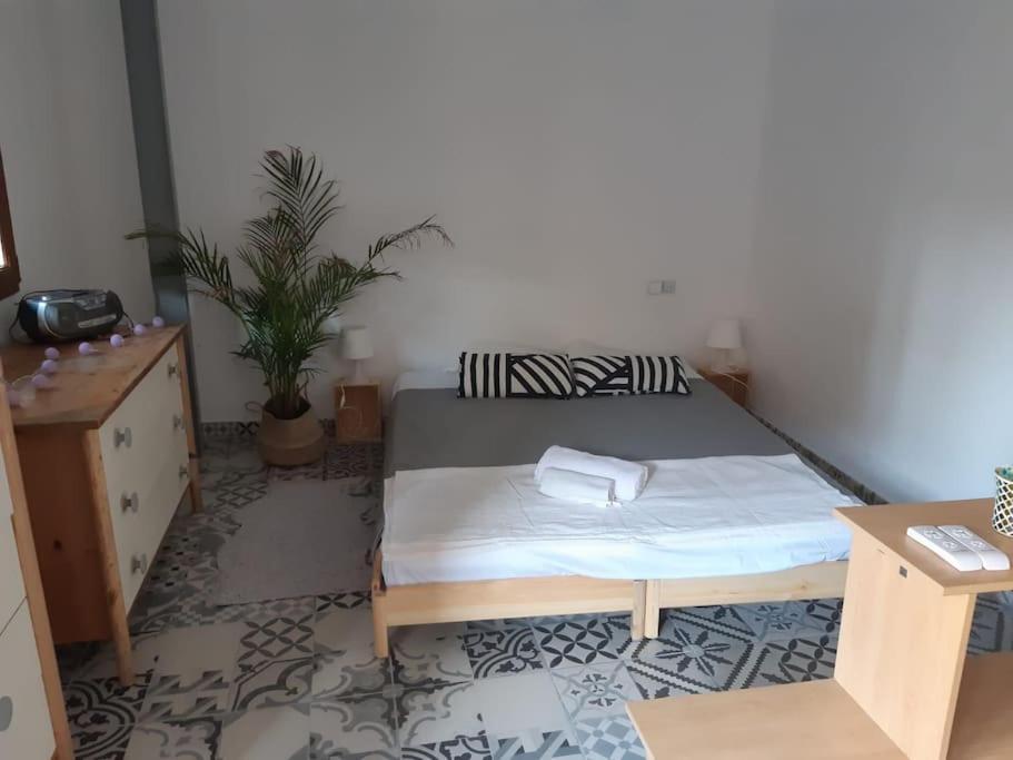 Precioso Apartamento Con A/A En Ruzafa Con Terracita Privada Y Acceso A Un Jardin, Para 2-3 Personas Валенсия Екстериор снимка